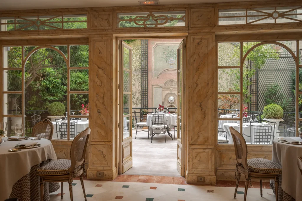 Salón interior del Restaurante El Jardín de Orfila