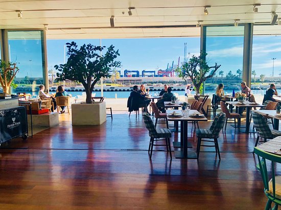 Salón comedor interior del restaurante